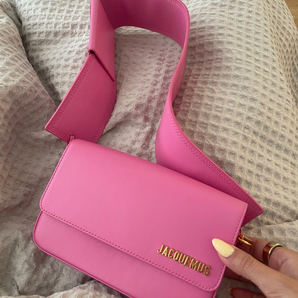 Jacquemus Pink Crossbody Bag with Modern Design - Picture 5 of 6